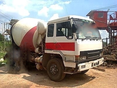 รถมิตซู 10 ล้อ โม่ปูน 230 แรงม้า  สนใจติดต่อ 081 - 6079515