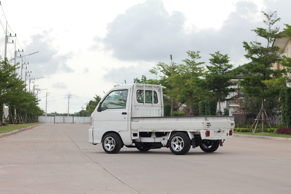 กระป้อญี่ปุ่น s200p หัวฉีด สวยๆ ประหยัดน้ำ คล่องตัว หาที่จอดง่าย