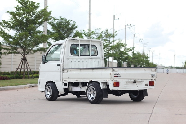 กระป้อญี่ปุ่น s200p หัวฉีด สวยๆ ประหยัดน้ำ คล่องตัว หาที่จอดง่าย