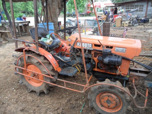 ขายแล้ว รถไถเล็ก รุ่น B7001E ของKUBOTA  คุณชาตรี  ดอนเจย์ดี รับไปตัดหญ้าในสวนครับ