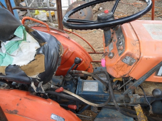 ขายแล้ว รถไถเล็ก รุ่น B7001E ของKUBOTA  คุณชาตรี  ดอนเจย์ดี รับไปตัดหญ้าในสวนครับ