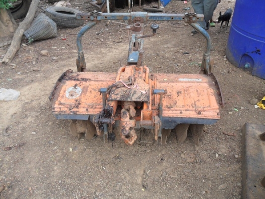 ขายแล้ว รถไถเล็ก รุ่น B7001E ของKUBOTA  คุณชาตรี  ดอนเจย์ดี รับไปตัดหญ้าในสวนครับ