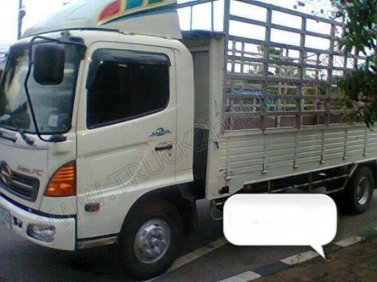 รถบรรทุก 6 ล้อ ยี่ห้อ HINO