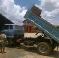 HINO KL 135 HP EC100 หกล้อดั๊มพ์ ช่วงล่างใหญ่ยาง 8.25 ขอบ 20 สภาพดี กระบะดั๊มพ์เหล็ก 6 ตันความยาว 3.80 เมตร เครื่องแรงดีไม่เยิ้ม ภายในเก๋งคอนโซลสวยครบไม่ผุ ช่วงล่างคัชซีสวยไม่มีบวม ยางสภาพดีเหมือนใหม่ 80\% เอกสารทะเบียนภาษีครบพร้อมโอน ราคาต่อรองได้ครับ