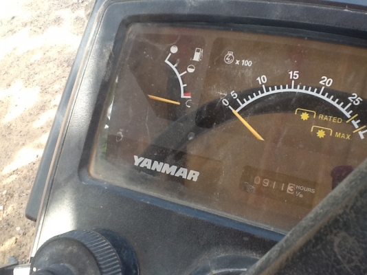 ยันร์ม่า EF453T 4 WD 2 เพลา พร้อมใบมีดหน้า ทำงาน 911 ชั่วโมงเดิมๆยังไม่ได้ล้าง