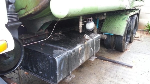 รถบรรทุก 10 ล้อบรรทุกน้ำ ยี่ห้อ ISUZU 195 แรงม้า