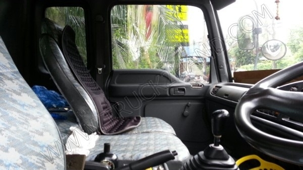 รถบรรทุก 10 ล้อบรรทุกน้ำ ยี่ห้อ ISUZU 195 แรงม้า