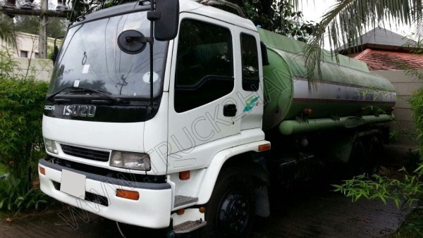 รถบรรทุก 10 ล้อบรรทุกน้ำ ยี่ห้อ ISUZU 195 แรงม้า