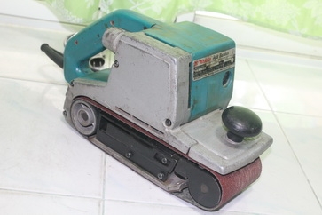 เครื่องขัดกระดาษทรายแบบสายพาน(รถถัง) makita รุ่น 9401พร้อมใช้งานครับ เครื่องขัดกระดาษทรายแบบสายพาน(รถถัง) makita รุ่น 9401พร้อมใช้งานครับ