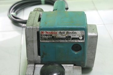 เครื่องขัดกระดาษทรายแบบสายพาน(รถถัง) makita รุ่น 9401พร้อมใช้งานครับ เครื่องขัดกระดาษทรายแบบสายพาน(รถถัง) makita รุ่น 9401พร้อมใช้งานครับ