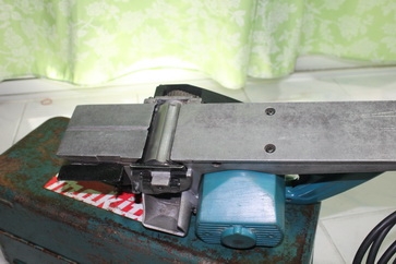 กบไฟฟ้ายี่ห้อ makita รุ่น 1600 ขนาด3นิ้ว มาพร้อมกล่องเก็บเครื่องมือเรียบร้อย กบไฟฟ้ายี่ห้อ makita รุ่น 1600 ขนาด3นิ้ว มาพร้อมกล่องเก็บเครื่องมือเรียบร้อย