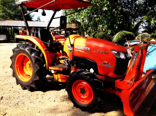 ขายด่วนรถไถคูโบต้าL3608พร้อมใบมีดดันดินหน้าและโลเตอร์ลี่ทำงาน981ชั่วโมงสนใจติดต่อ081-9136451 ขายด่วนรถไถคูโบต้าL3608พร้อมใบมีดดันดินหน้าและโลเตอร์ลี่ทำงาน981ชั่วโมงสนใจติดต่อ081-9136451