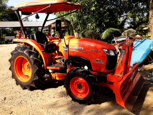 ขายด่วนรถไถคูโบต้าL3608พร้อมใบมีดดันดินหน้าและโลเตอร์ลี่ทำงาน981ชั่วโมงสนใจติดต่อ081-9136451 ขายด่วนรถไถคูโบต้าL3608พร้อมใบมีดดันดินหน้าและโลเตอร์ลี่ทำงาน981ชั่วโมงสนใจติดต่อ081-9136451