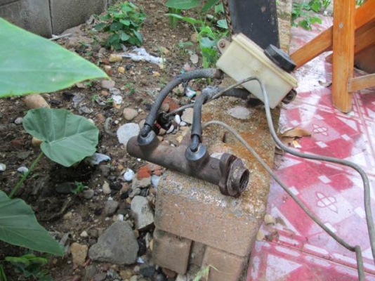 อะไหล่มาสด้า Familia 1000-13000 ทั้งคันขาดเหลือส่วนไหนโทรมาสอบถามได้เลยมีมาตลอด