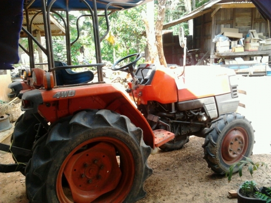 KUBOTA L2808 - 2 เพลา เอกสารเล่มทะเบียนครบ ใช้งาน 3,658 ชม. อุปกรณ์ มีผานพรวนดิน 5 ผานยกร่อง สภาพดีพร้อมใช้งานได้เลยไม่มีปัญหา ระบบไฮดรอลิกส์ไม่มีแตกไม่มีรั่วซึ่ม ช่วงล่างดี ยางหน้ายางหลังสภาพ 70\% พร้อมลุยงานได้เลย ราคาต่อรองได้นะครับ KUBOTA L2808 - 2 เพลา เอกสารเล่มทะเบียนครบ ใช้งาน 3,658 ชม. อุปกรณ์ มีผานพรวนดิน 5 ผานยกร่อง สภาพดีพร้อมใช้งานได้เลยไม่มีปัญหา ระบบไฮดรอลิกส์ไม่มีแตกไม่มีรั่วซึ่ม ช่วงล่างดี ยางหน้ายางหลังสภาพ 70\% พร้อมลุยงานได้เลย ราคาต่อรองได้นะครับ