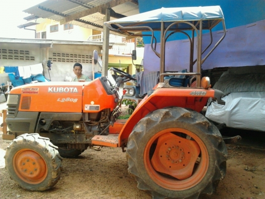 KUBOTA L2808 - 2 เพลา เอกสารเล่มทะเบียนครบ ใช้งาน 3,658 ชม. อุปกรณ์ มีผานพรวนดิน 5 ผานยกร่อง สภาพดีพร้อมใช้งานได้เลยไม่มีปัญหา ระบบไฮดรอลิกส์ไม่มีแตกไม่มีรั่วซึ่ม ช่วงล่างดี ยางหน้ายางหลังสภาพ 70\% พร้อมลุยงานได้เลย ราคาต่อรองได้นะครับ KUBOTA L2808 - 2 เพลา เอกสารเล่มทะเบียนครบ ใช้งาน 3,658 ชม. อุปกรณ์ มีผานพรวนดิน 5 ผานยกร่อง สภาพดีพร้อมใช้งานได้เลยไม่มีปัญหา ระบบไฮดรอลิกส์ไม่มีแตกไม่มีรั่วซึ่ม ช่วงล่างดี ยางหน้ายางหลังสภาพ 70\% พร้อมลุยงานได้เลย ราคาต่อรองได้นะครับ
