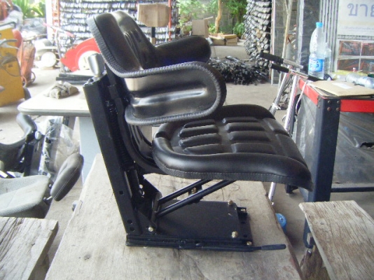 เก้าอี้นั่งแทรคเตอร์