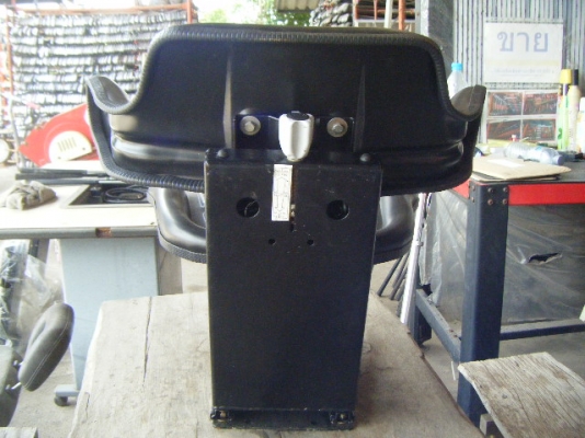 เก้าอี้นั่งแทรคเตอร์