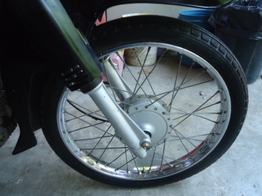 SUZUKI CRYSTAL 110CC มีเล่มทะเบียน  สภาพสวยดี เครื่องแน่นๆ แรงๆ ไม่มีเยิ้มเครื่องแห้งๆ ยางดอกใหม่ หน้าและหลัง ไฟติดหมด เอาไปเติมน้ำมันขี่ได้เลย ครับ  ขายราคาถูกๆครับ 3,600.- อยู่เชียงใหม่ครับ