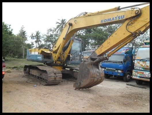 แมคโคร PC 200 รุ่น 3 เครื่องดี สภาพแจ๋ว!!!