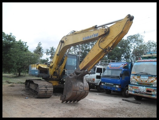 แมคโคร PC 200 รุ่น 3 เครื่องดี สภาพแจ๋ว!!!