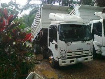 รถอิซูซุ 6 ล้อดั้ม 175 แรงม้า ปี 54  สนใจติดต่อ 081 - 6079515