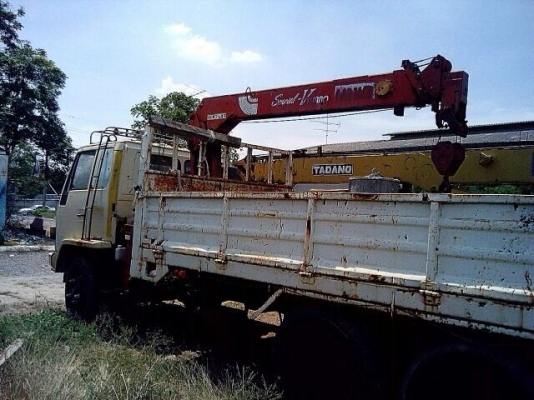 รถอิซูซุ 10 ล้อ ติดเครน 5 ตัน เปลื่ยนเครื่อง 195 แรงม้า  สนใจติดต่อ 081 - 6079515