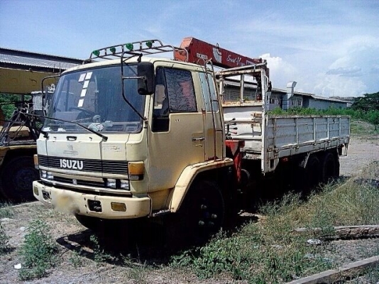 รถอิซูซุ 10 ล้อ ติดเครน 5 ตัน เปลื่ยนเครื่อง 195 แรงม้า  สนใจติดต่อ 081 - 6079515