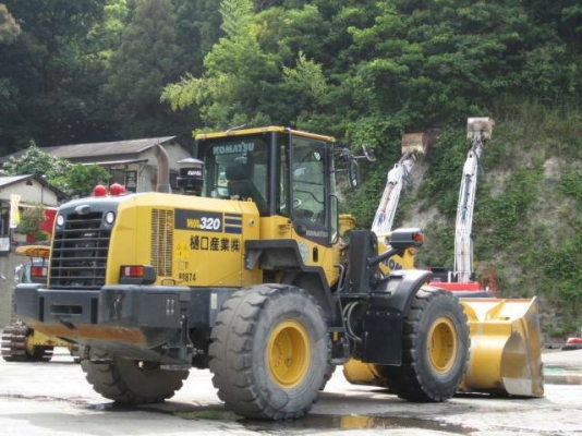 ขาย รถตัก KOMATSU WA320-7 ปี2015 นำเข้าจากญี่ปุ่น ระบบดี สีเดิมทั้งคัน ขายถูก โทร.090-986-2521 อ๊อบ