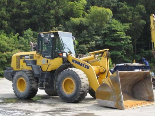 ขาย รถตัก KOMATSU WA320-7 ปี2015 นำเข้าจากญี่ปุ่น ระบบดี สีเดิมทั้งคัน ขายถูก โทร.090-986-2521 อ๊อบ