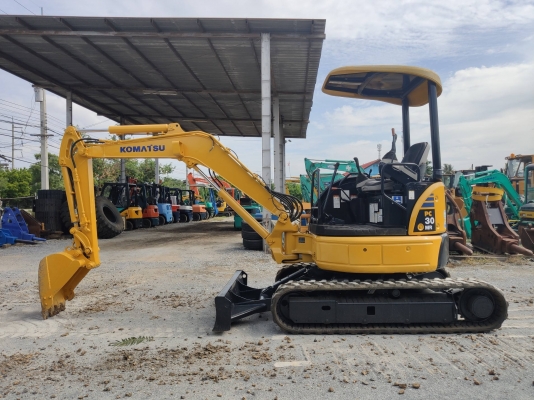 มาใหม่ ถึงไทยแล้วคับ KOMATSU PC 30MR-2 จากญี่ปุ่น สวยมาก โทร.090-986-2521 อ๊อบ