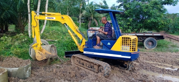 มี VDO ให้ชม.KOMATSU PC30-6 ช่วงล่างใหม่หมด แทรคยาง บุ้งกี๋ใหม่ มีระบบสปีดตัวเดิน มีที่ปรับมือคอลโทร มี VDO ให้ชม.KOMATSU PC30-6 ช่วงล่างใหม่หมด แทรคยาง บุ้งกี๋ใหม่ มีระบบสปีดตัวเดิน มีที่ปรับมือคอลโทร