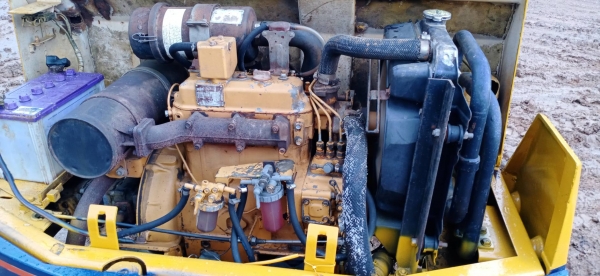 มี VDO ให้ชม.KOMATSU PC30-6 ช่วงล่างใหม่หมด แทรคยาง บุ้งกี๋ใหม่ มีระบบสปีดตัวเดิน มีที่ปรับมือคอลโทร