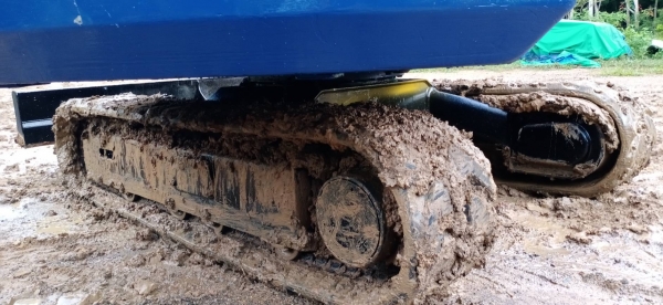 มี VDO ให้ชม.KOMATSU PC30-6 ช่วงล่างใหม่หมด แทรคยาง บุ้งกี๋ใหม่ มีระบบสปีดตัวเดิน มีที่ปรับมือคอลโทร