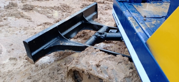 มี VDO ให้ชม.KOMATSU PC30-6 ช่วงล่างใหม่หมด แทรคยาง บุ้งกี๋ใหม่ มีระบบสปีดตัวเดิน มีที่ปรับมือคอลโทร