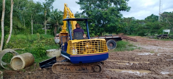 มี VDO ให้ชม.KOMATSU PC30-6 ช่วงล่างใหม่หมด แทรคยาง บุ้งกี๋ใหม่ มีระบบสปีดตัวเดิน มีที่ปรับมือคอลโทร