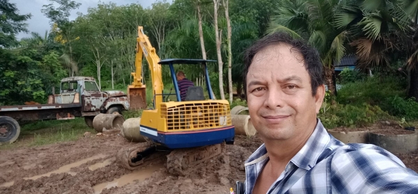 มี VDO ให้ชม.KOMATSU PC30-6 ช่วงล่างใหม่หมด แทรคยาง บุ้งกี๋ใหม่ มีระบบสปีดตัวเดิน มีที่ปรับมือคอลโทร
