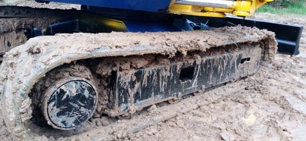 มี VDO ให้ชม.KOMATSU PC30-6 ช่วงล่างใหม่หมด แทรคยาง บุ้งกี๋ใหม่ มีระบบสปีดตัวเดิน มีที่ปรับมือคอลโทร