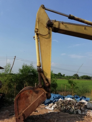 ขายKOMATSU PC200-3 สภาพใช้งานได้ราคา 180,000