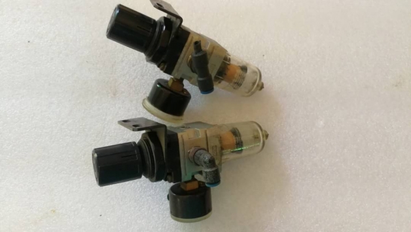 คู่นี้ 300 บ.ส่งถึงบ้านฟรี โทร  083-2000058 LINE ID:line832923 ชุดอุปกรณ์ดักน้ำดักฝุ่นในระบบลมและหมุนปรับแรงดันตามต้องการของอุปกรณ์ ยี่ห้อ SMC