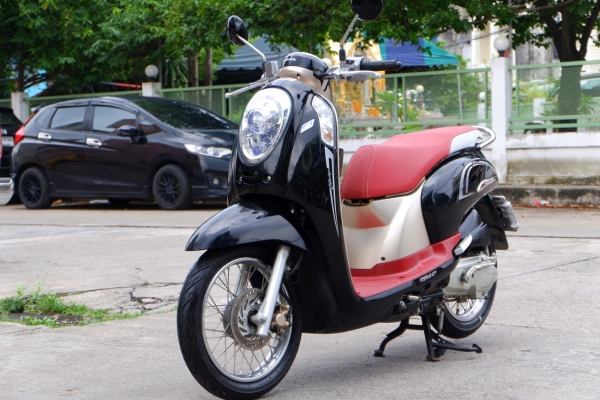 Scoopy i 2017 วื่ง600โล สภาพรถใหม่ป้ายแดง