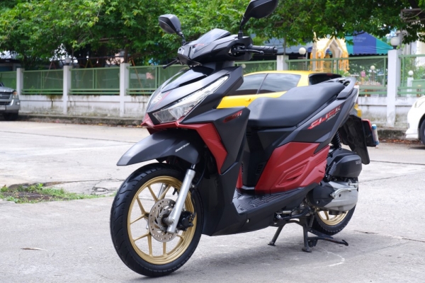 Click 125i 2018 สีใหม่ วิ่ง4000โล สภาพป้ายแดง ภาษีถึงปี63