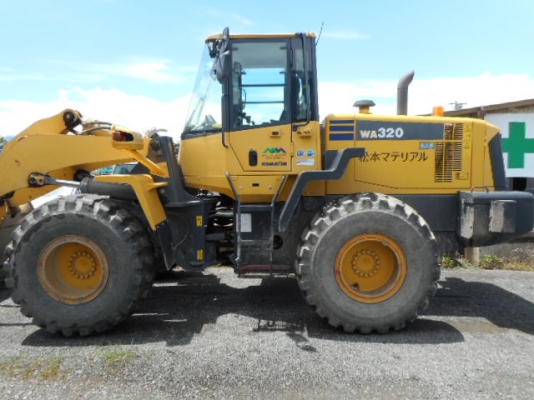 ขายรถตักล้อยาง KOMATSU WA320-6 ปี 2013 นำเข้าเองจากญี่ปุ่น สภาพสวยพร้อมใช้งาน ถึงเร็วๆนี้ครับ
