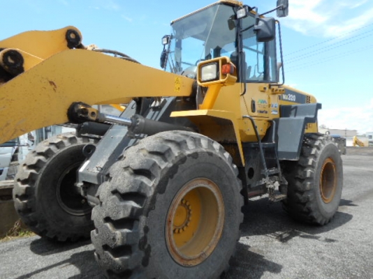 ขายรถตักล้อยาง KOMATSU WA320-6 ปี 2013 นำเข้าเองจากญี่ปุ่น สภาพสวยพร้อมใช้งาน ถึงเร็วๆนี้ครับ