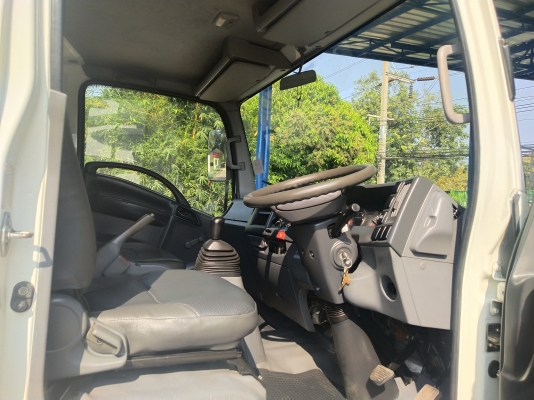 6 ล้อกลาง EURO3 ISUZU NQR 175 แรงม้า ราคา 610,000 บาทนะคะ คอมมอนเรว * ยาว 5.50 ม.ปี2554 * รถสวยเดิม+