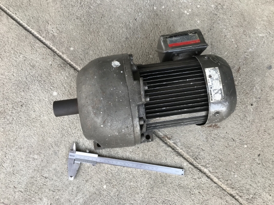 ขายมอเตอร์เกียร์ Mitsubishi 1HP. 380V made in Japan อัตราทด 1:10 เพลาออกประมาณ 145รอบต่อนาที สภาพสวยเดิมๆ หมุนนิ่ม พร้อมใช้งาน ราคา 4,300 บาท