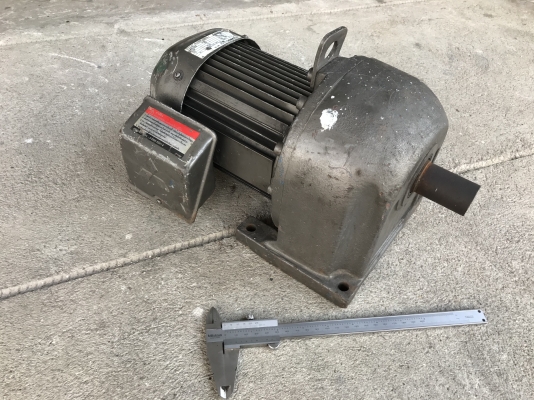 ขายมอเตอร์เกียร์ Mitsubishi 1HP. 380V made in Japan อัตราทด 1:10 เพลาออกประมาณ 145รอบต่อนาที สภาพสวยเดิมๆ หมุนนิ่ม พร้อมใช้งาน ราคา 4,300 บาท