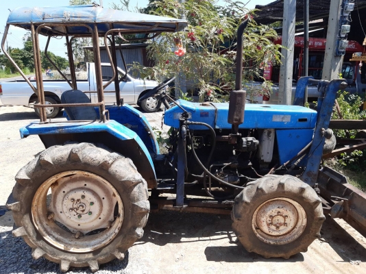 รถไถแช่มพร้อมใบมีดดันดินสนใจสอบถามมาใด้คับ