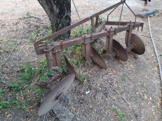 ผานสี่ใบสภาพดีเก่าเก็บสวยพร้อมใช้งานใด้เลยคับส่งใด้คับ ผานสี่ใบสภาพดีเก่าเก็บสวยพร้อมใช้งานใด้เลยคับส่งใด้คับ