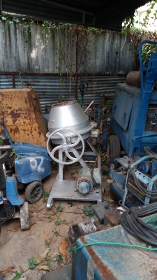 ขายโม่ผสมคอนกรีตลูกเล็กครึ่งถุงมอเตร์2แรง220v มิซูบิชิ โทร.0865292215